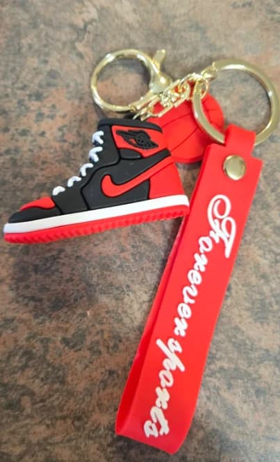 Porte-clés Soulier Rouge et noir en PVC