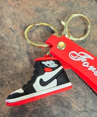 Porte-clés Soulier Blanc, noir et rouge en PVC
